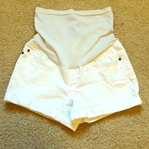 White denim a pea in the pod maternity shorts